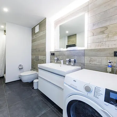 5 Sterne Strandraeuber In - Balkon, Sauna & Ostsee Lägenhet